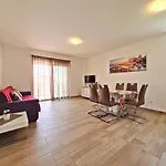 Apartment Ab *