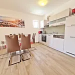 Apartment Ab Podstrana