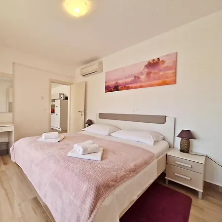 Apartment Ab *
