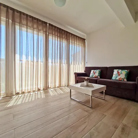 Apartment Ab *