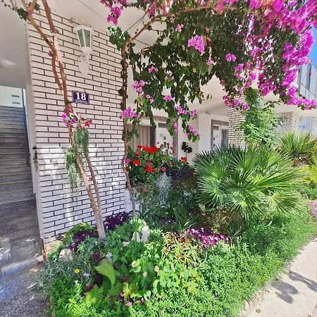 Apartment Ab *